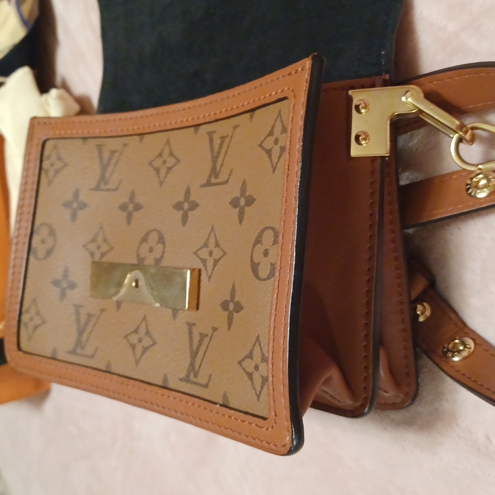 Reverse Monogram Authentic Louis Vuttion Daphine - image 6